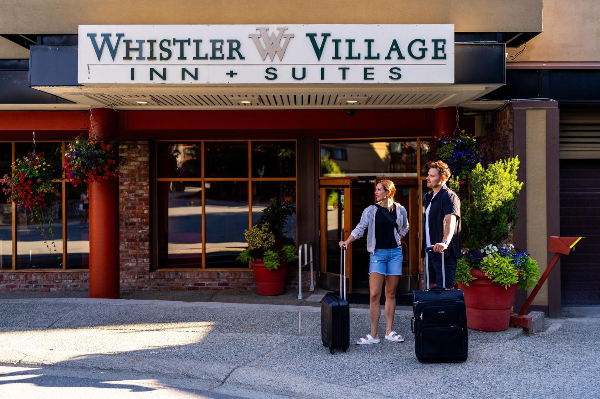 Whistler Village Inn & Suites Экстерьер фото