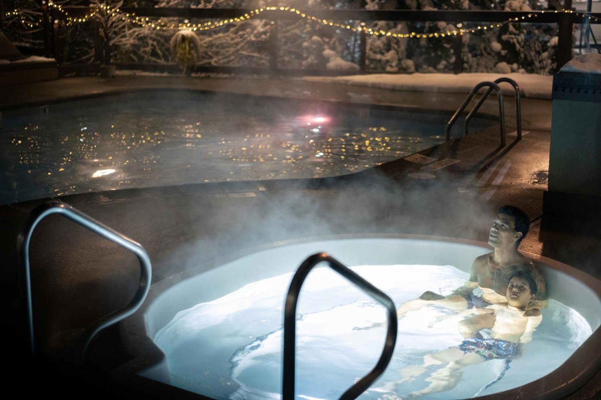 Whistler Village Inn & Suites Экстерьер фото